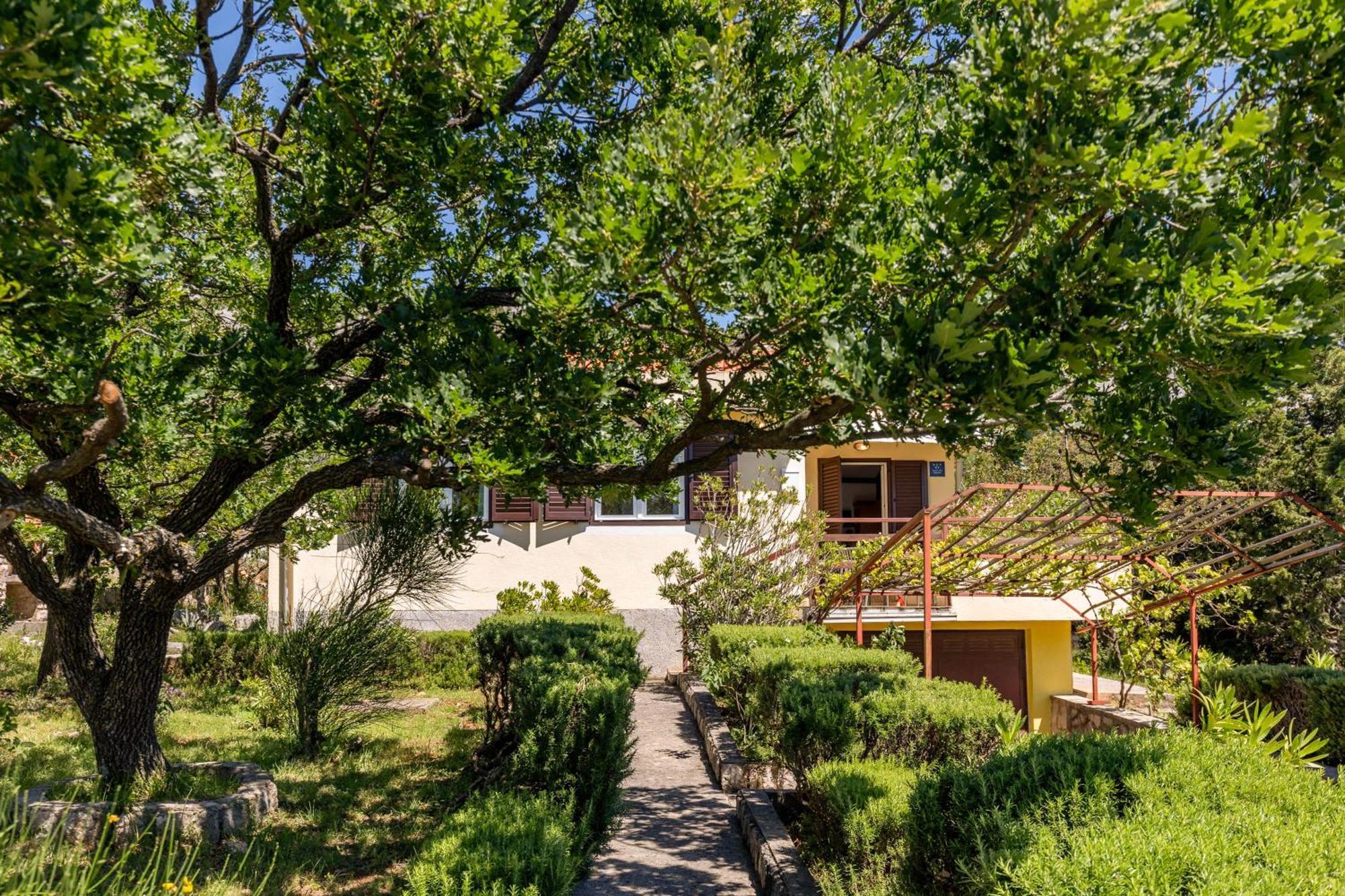 Beachfront House Nada - Happy Rentals Karlobag Exterior foto
